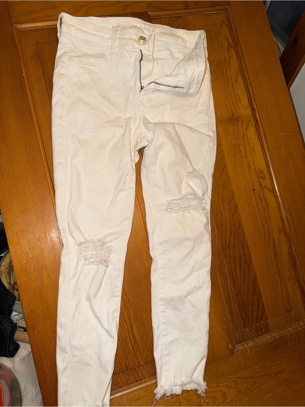 American Eagle Outfitters White Ripped Skinny Jeans